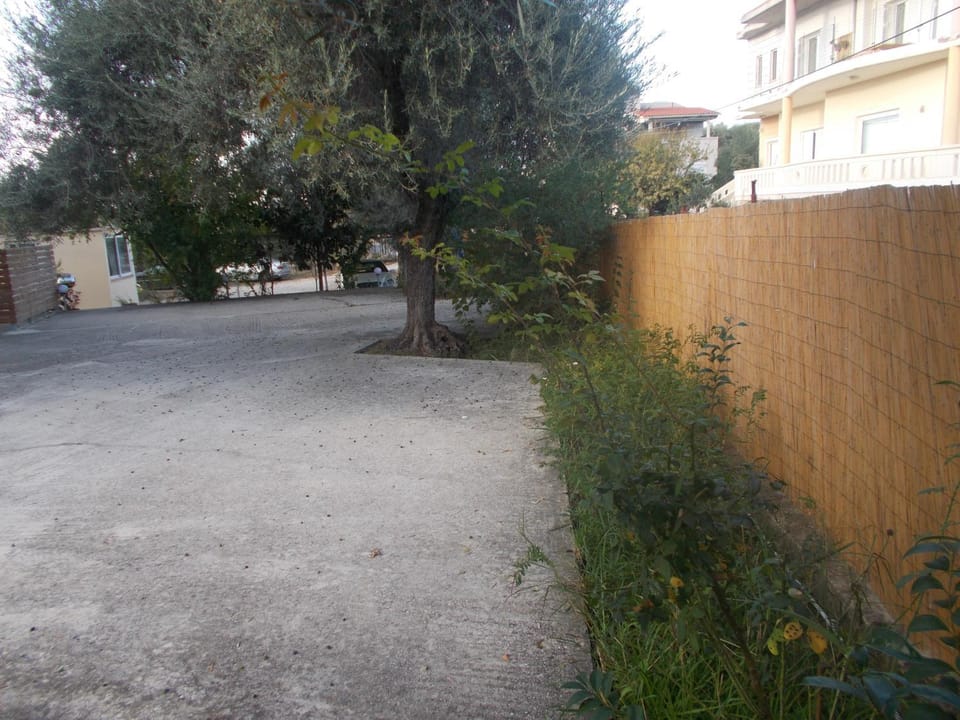 Garden, Quiet street view
