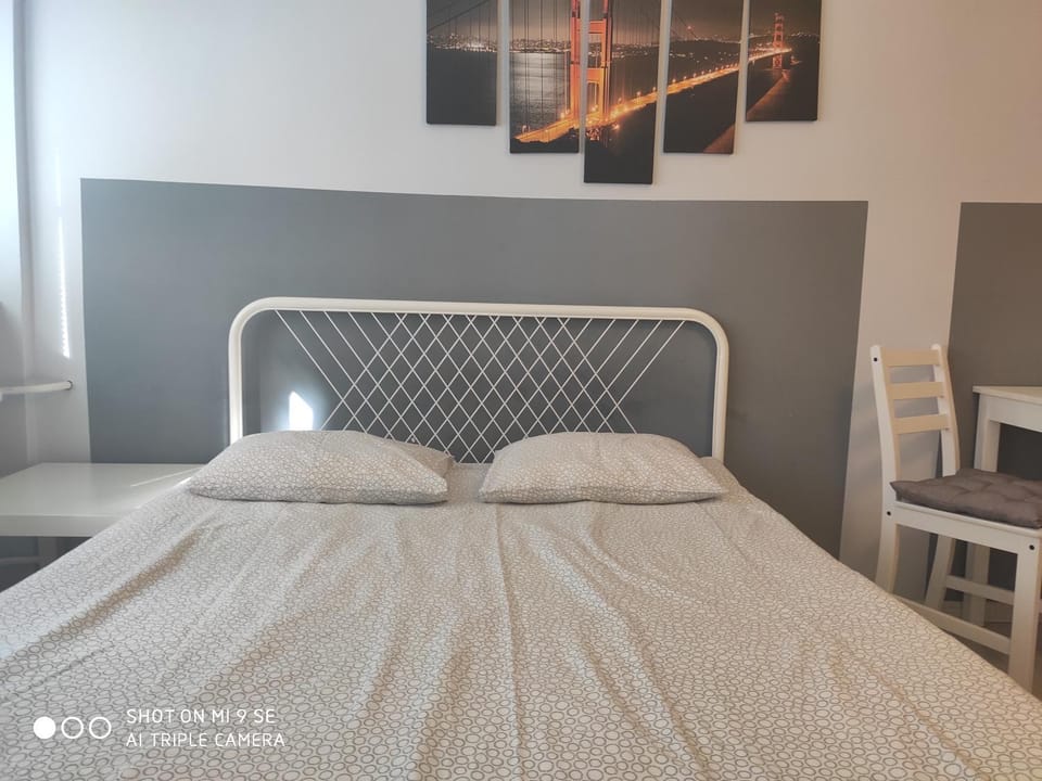 Bed, Photo of the whole room
