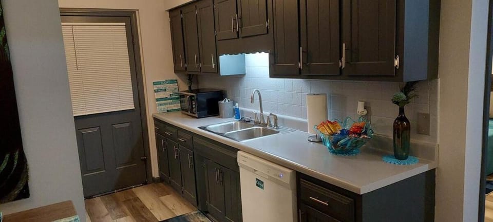 Kitchen or kitchenette, dishwasher