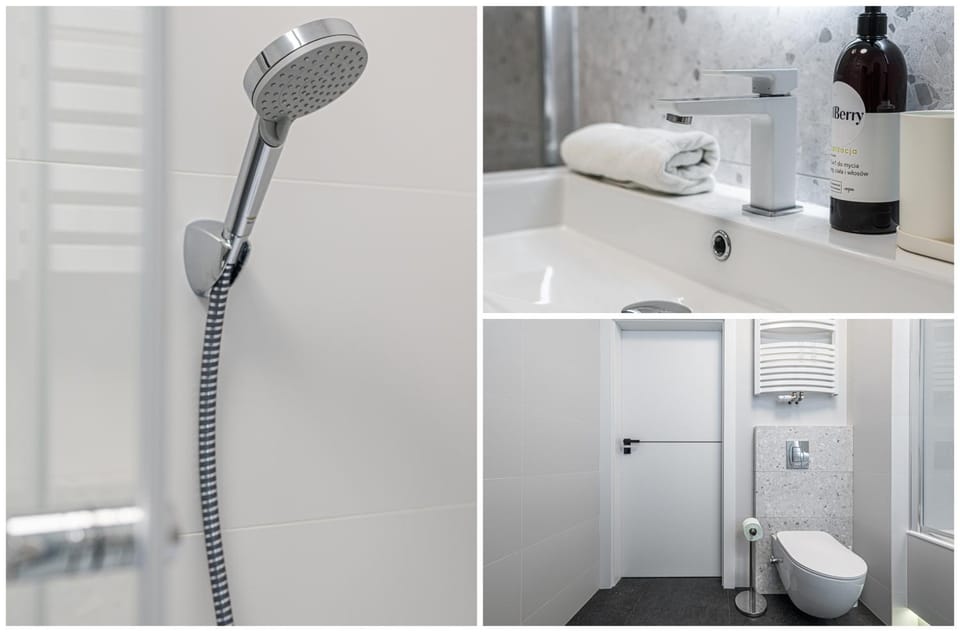 Bathroom, towels