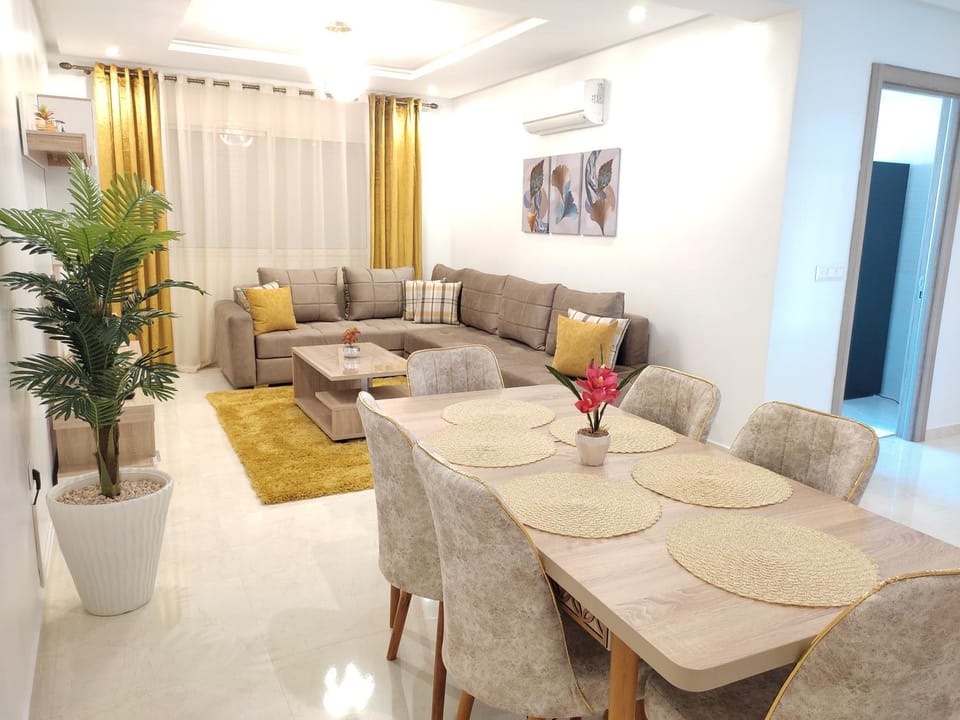 Living room, Seating area, Dining area