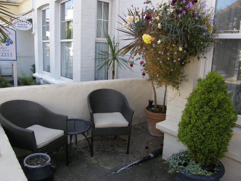 Facade/entrance, Day, Seating area, Internal: Not applicable to any particular room