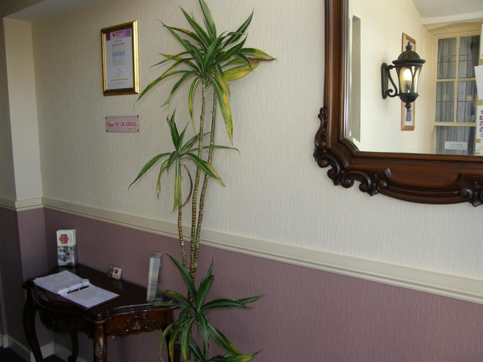 Lobby or reception, Internal: Not applicable to any particular room