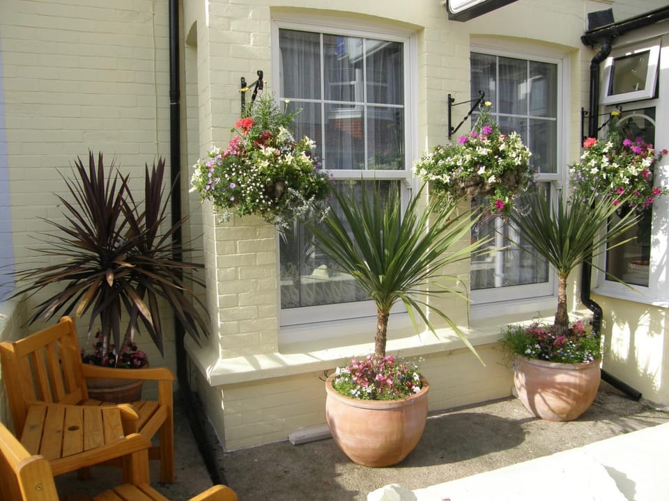Patio, Facade/entrance, Day, Balcony/Terrace