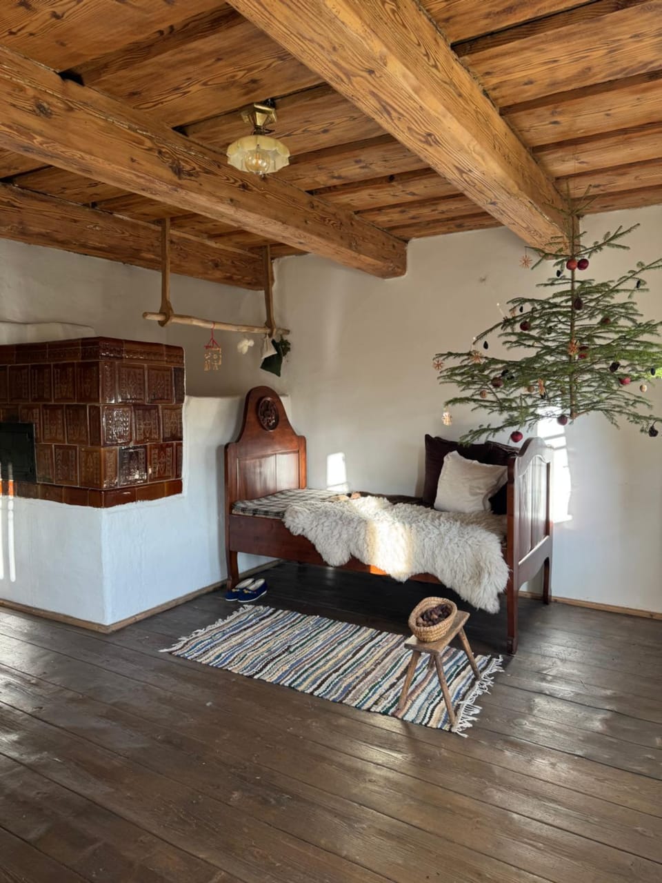 Bed, Living room, Photo of the whole room, Seating area