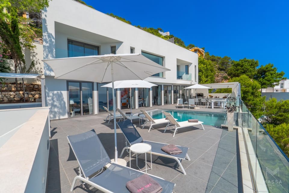 Property building, Patio, Day, Natural landscape, View (from property/room), Balcony/Terrace, Balcony/Terrace, Mountain view, Pool view, Sea view, Swimming pool, sunbed