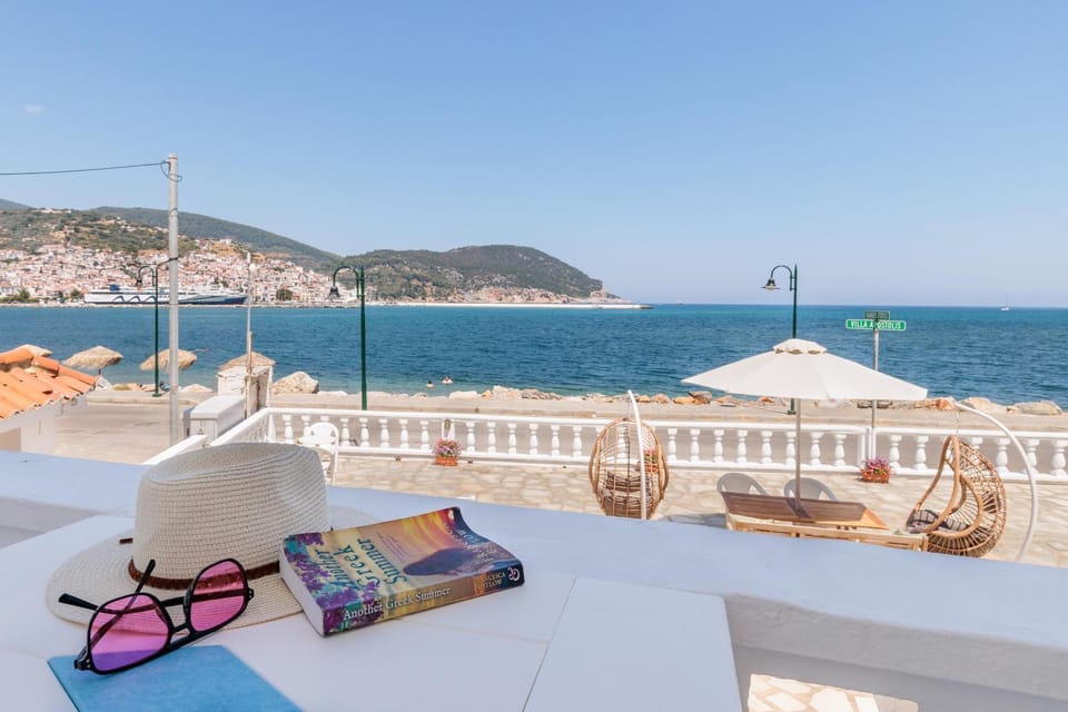 Natural landscape, Balcony/Terrace, Beach, Mountain view, Sea view, sunbed