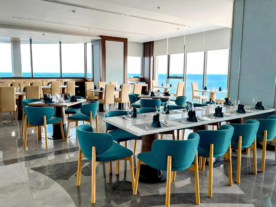 Restaurant/places to eat, Living room, Banquet/Function facilities, Seating area