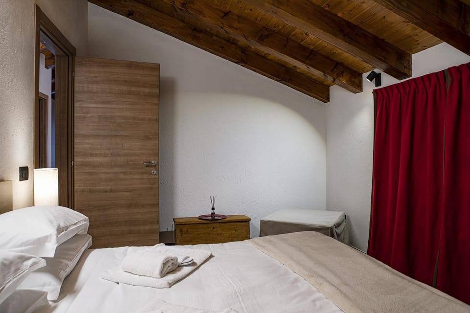 Lo Stambecco Bianco Chalet Chalet in Aosta Valley, Italy