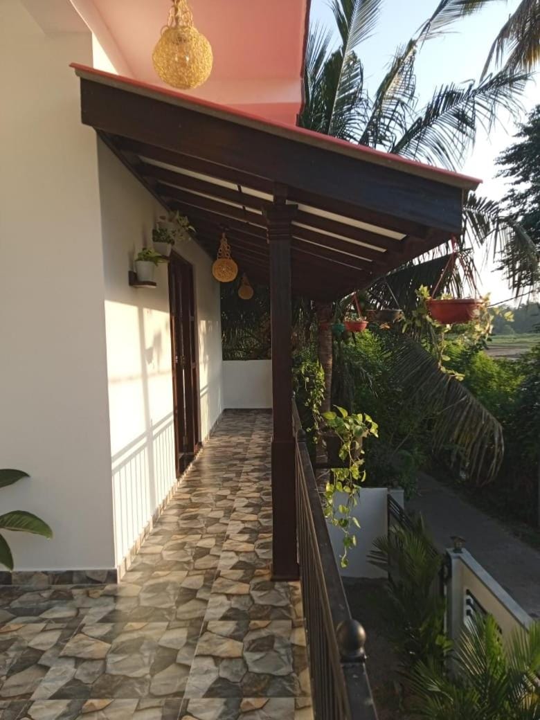 Free Breeze Guest & Villa Bed and Breakfast in Southern Province