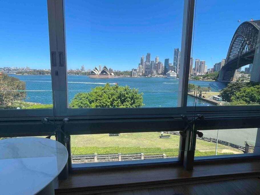Opera & Harbour bridge view penthouse (3 rooms) Apartment in Sydney