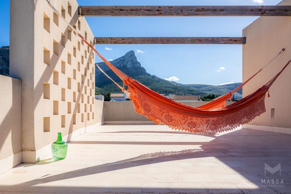Solarium, Balcony/Terrace, City view, Landmark view, Mountain view, Pool view, Sea view, Street view