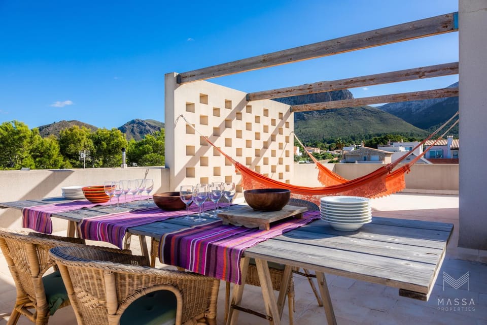 Off site, Natural landscape, Solarium, Balcony/Terrace, Dining area, Mountain view, Sea view