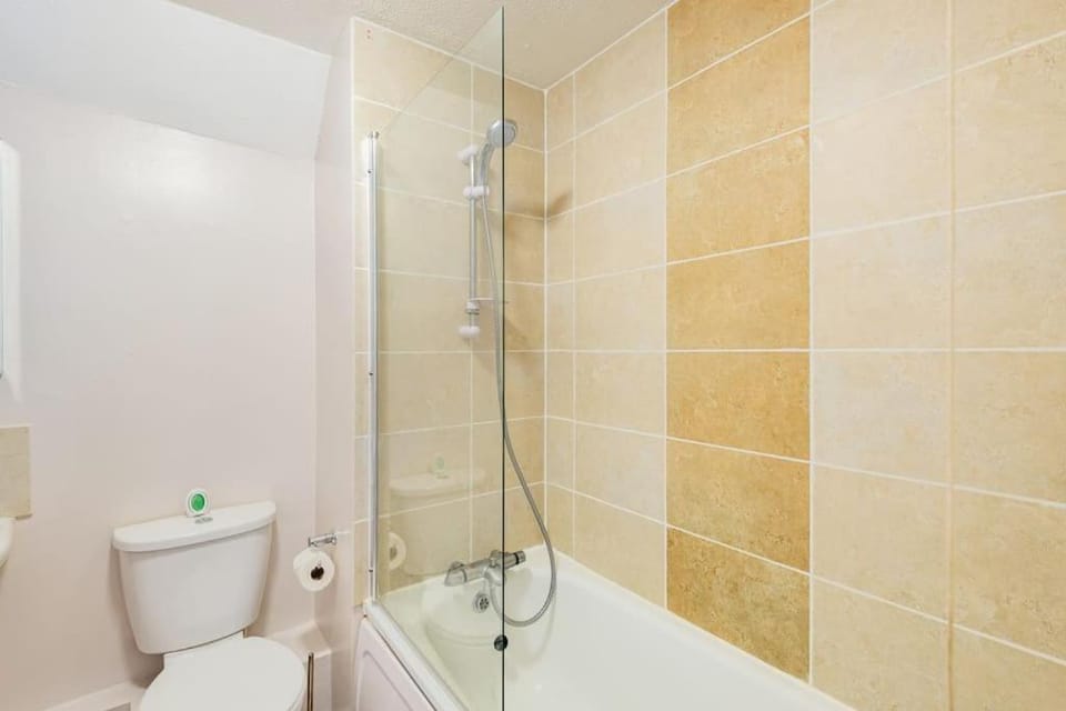 Lovely Town Centre 1 Bed Nr Country & River Walks Apartment in Cirencester