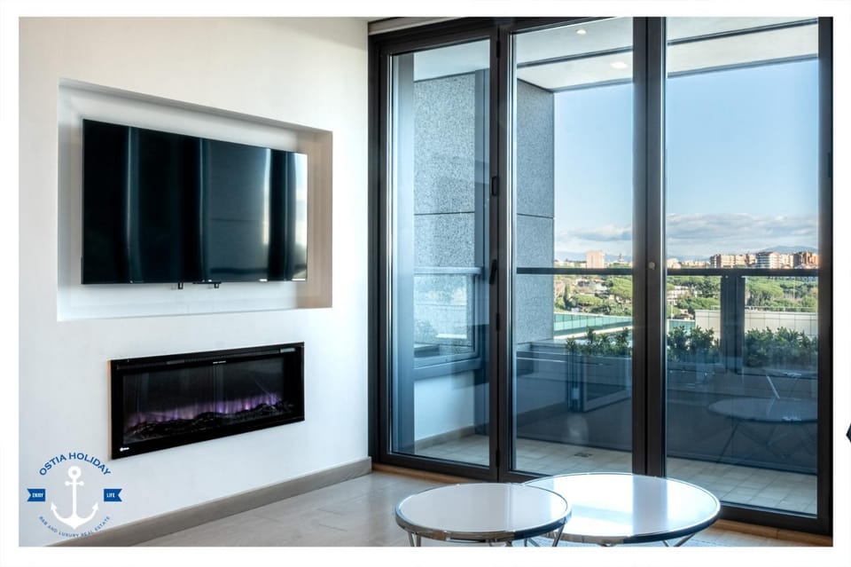 Communal lounge/ TV room, TV and multimedia, View (from property/room), Balcony/Terrace, Living room