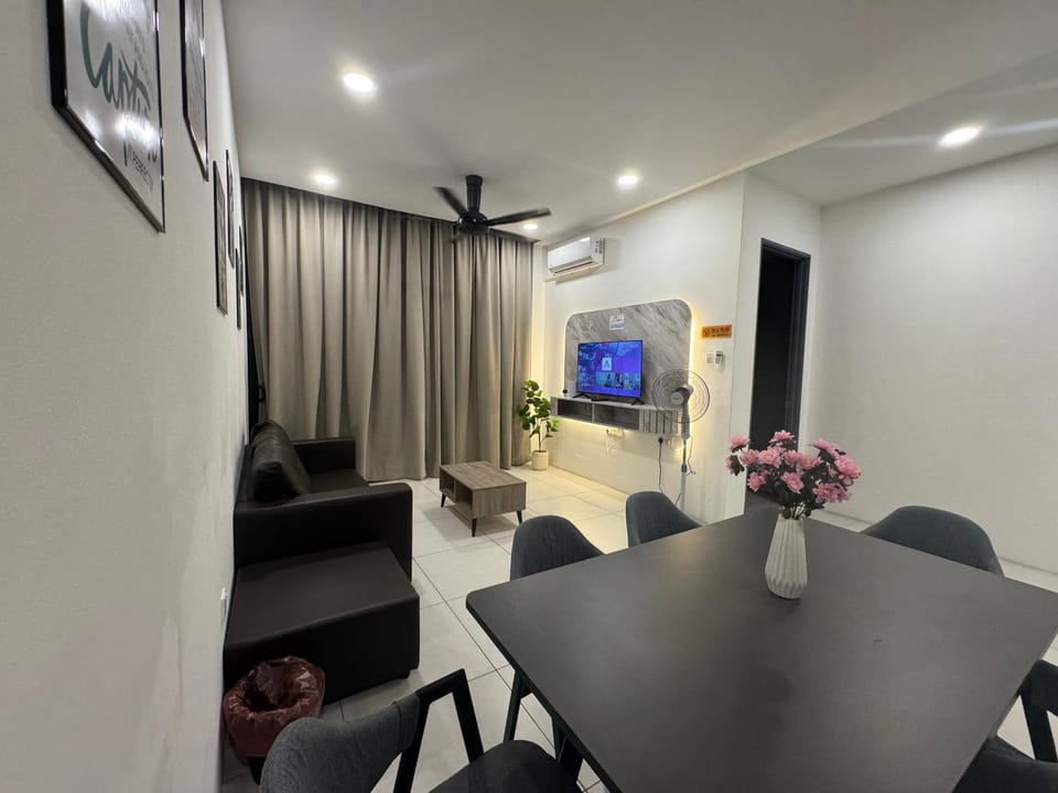 Podium Home 7pax opposite AEON Mall Kuching Apartment in Kuching