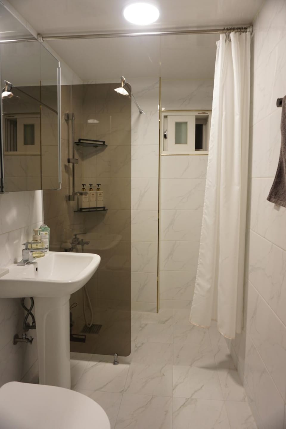 Shower, Toilet, Bathroom, towels