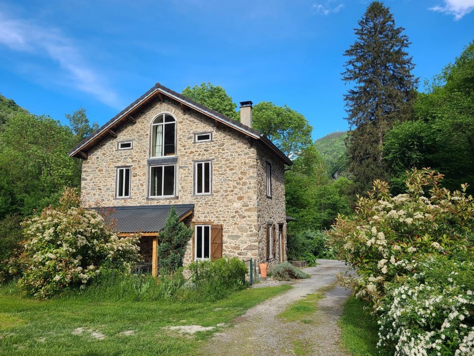 Gite la Fargue de Cabre House in Occitanie