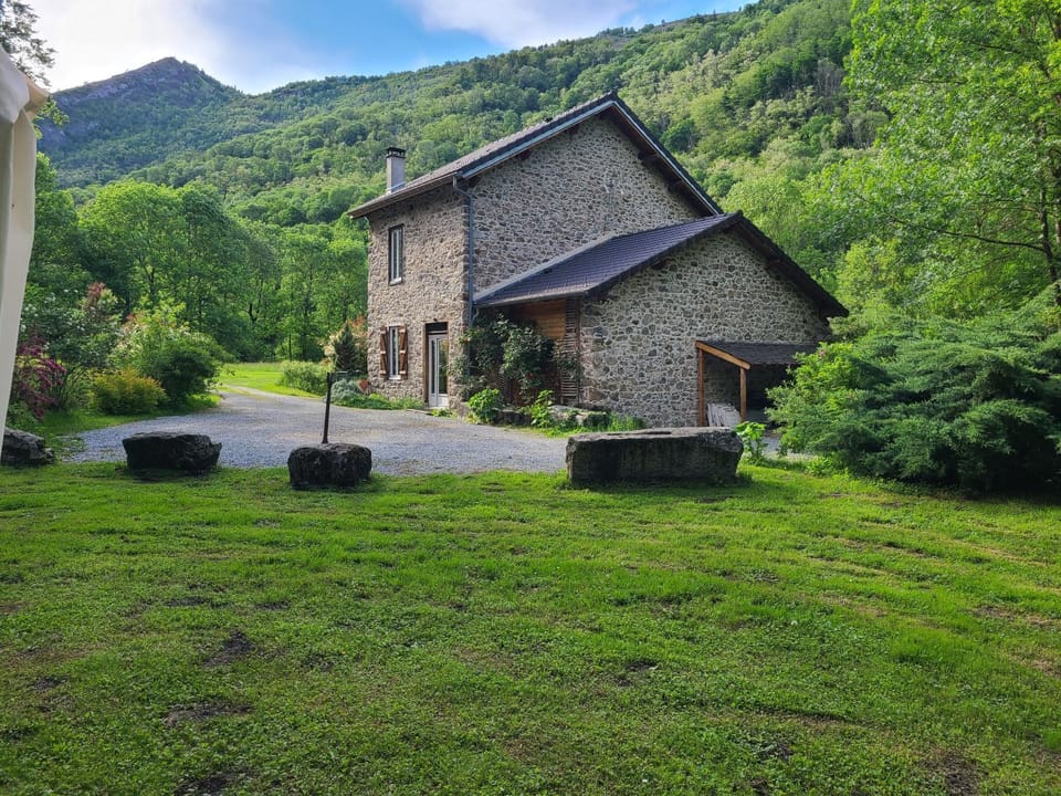 Gite la Fargue de Cabre House in Occitanie