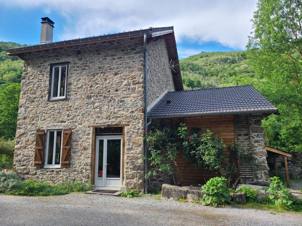 Gite la Fargue de Cabre House in Occitanie