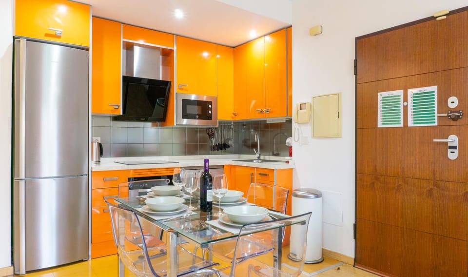 Kitchen or kitchenette, Dining area, dishwasher, minibar, pet friendly, stove