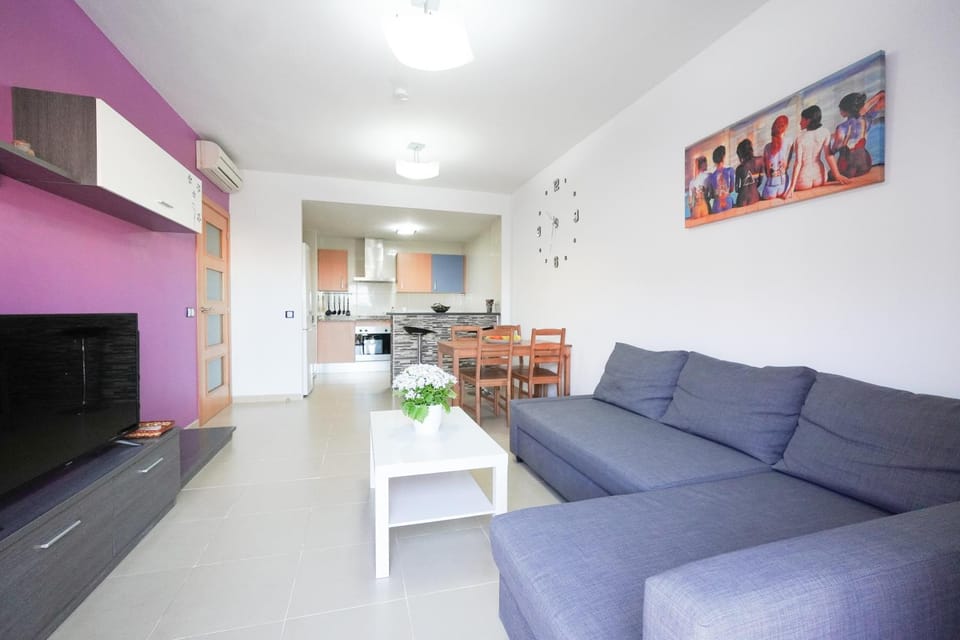 Communal lounge/ TV room, TV and multimedia, Kitchen or kitchenette, Living room, Seating area, Dining area