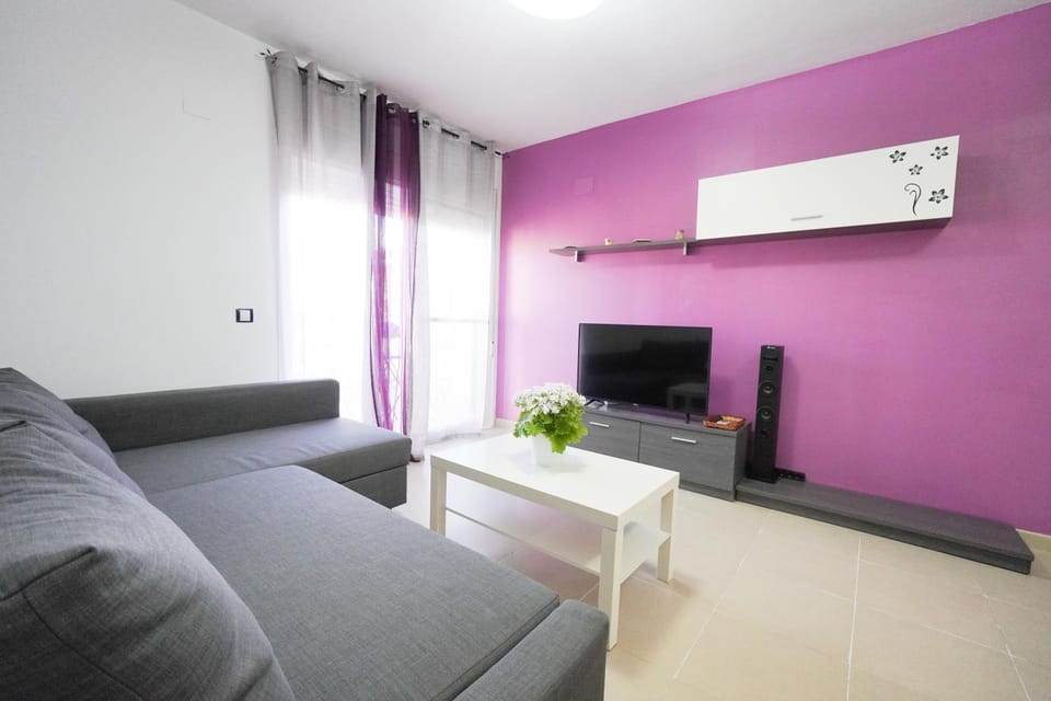 Communal lounge/ TV room, TV and multimedia, Living room, Seating area