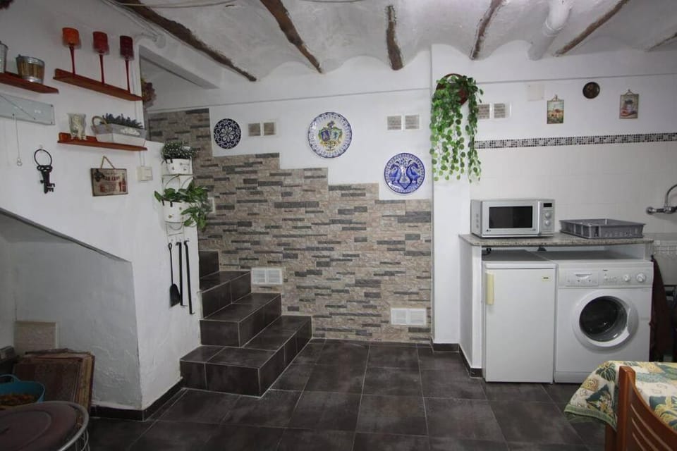 Game Room, Dining area, washing machine