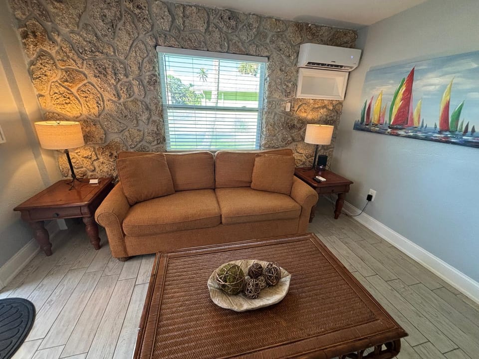 Living room, Seating area, air conditioner