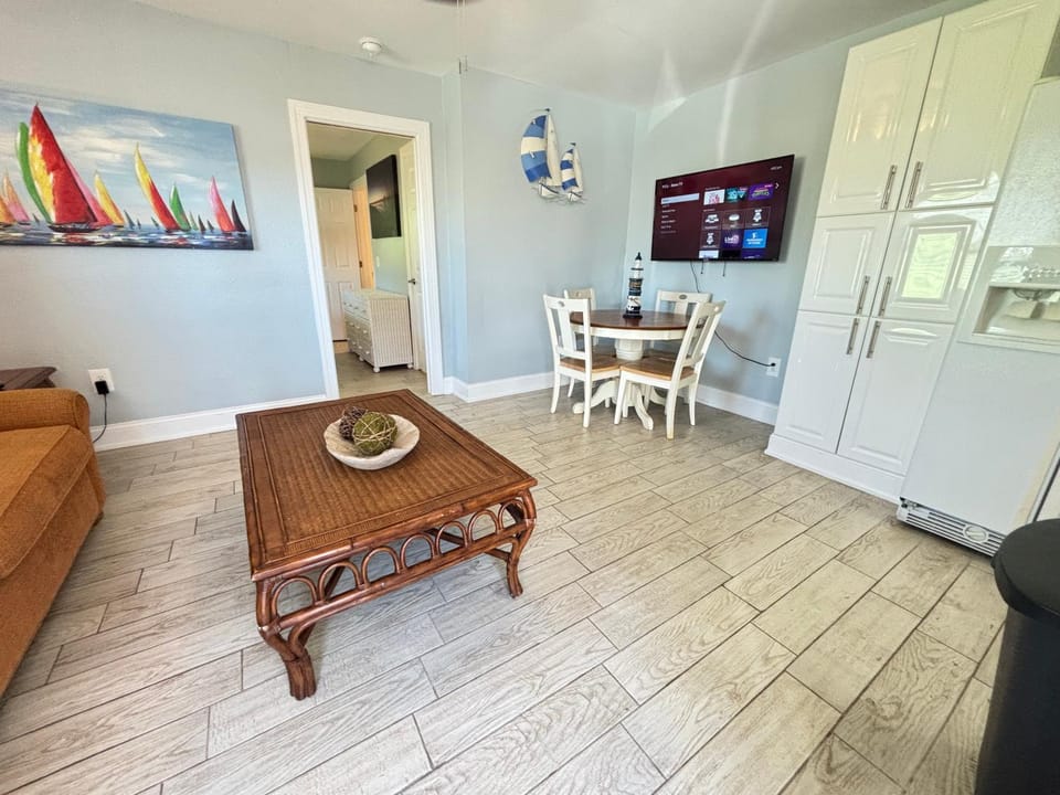 TV and multimedia, Living room, Dining area