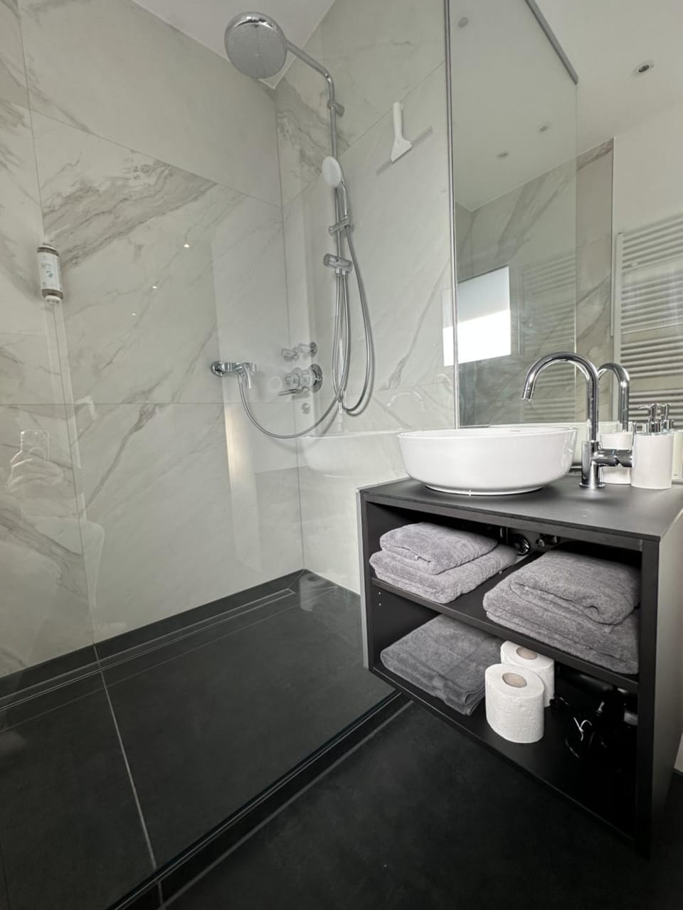 Shower, Bathroom, towels