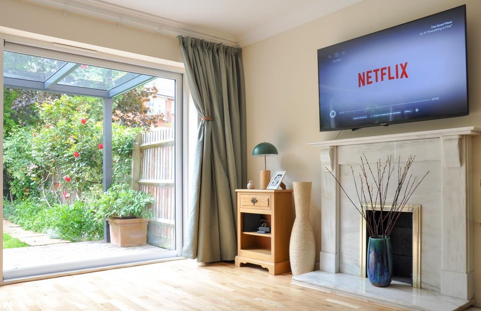 Spacious 4-bedroom townhouse in the city center with free parking House in Oxford