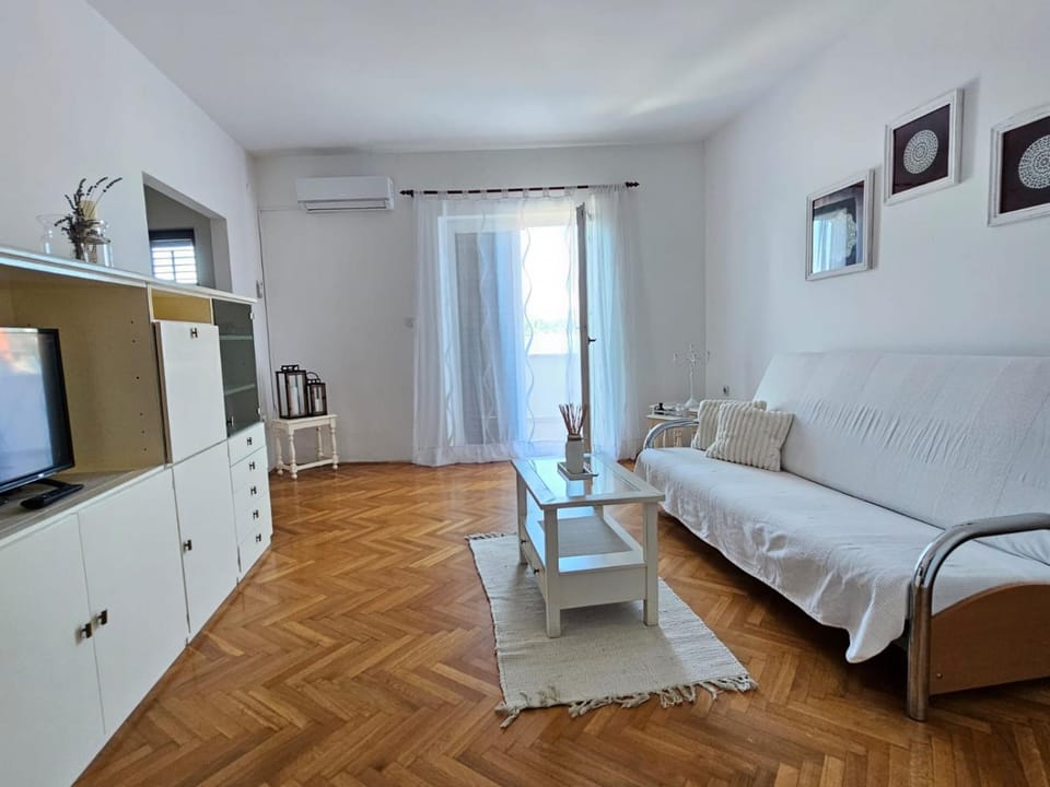 Living room, air conditioner