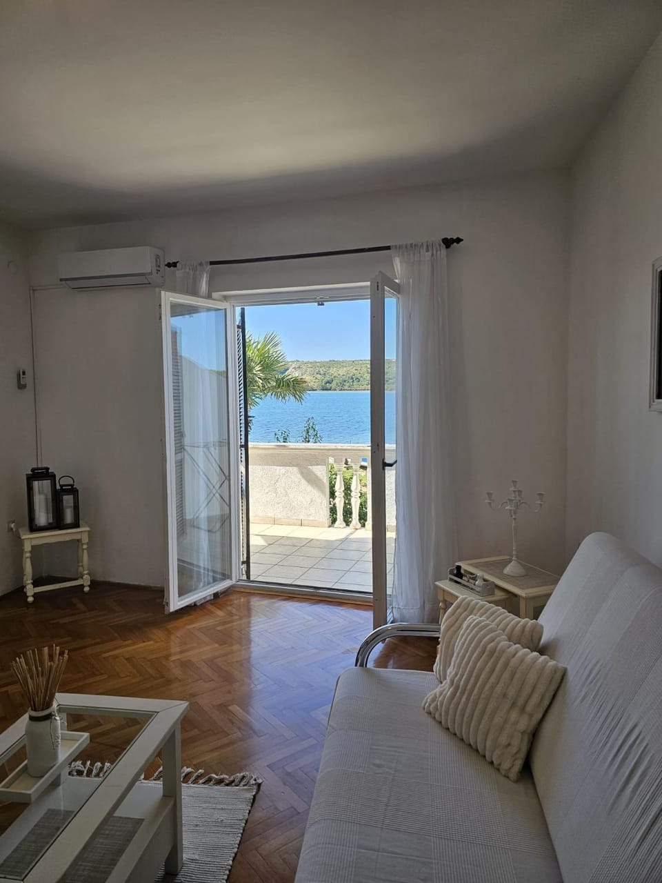 Living room, Sea view