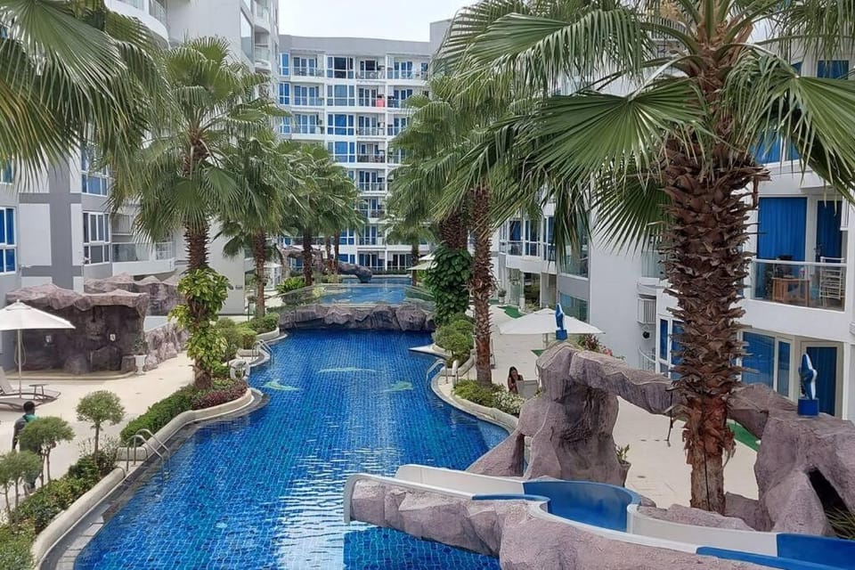 Grand Avenue Pattaya, Luxury condo, 50sqm, pool view Apartment in Pattaya City