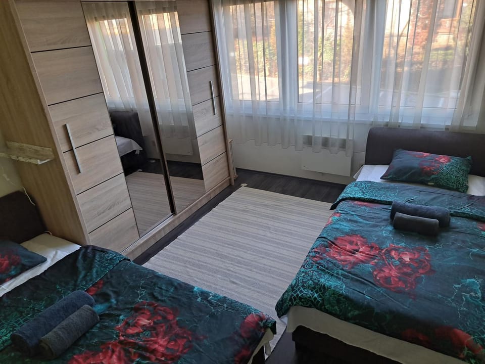Bed, Photo of the whole room, Bedroom, internet, wardrobe