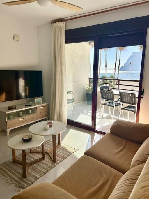 Communal lounge/ TV room, Natural landscape, TV and multimedia, View (from property/room), Balcony/Terrace, Seating area, Sea view