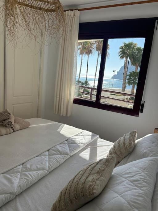 Bed, Photo of the whole room, Bedroom, Sea view