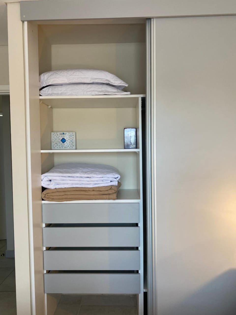 towels, wardrobe