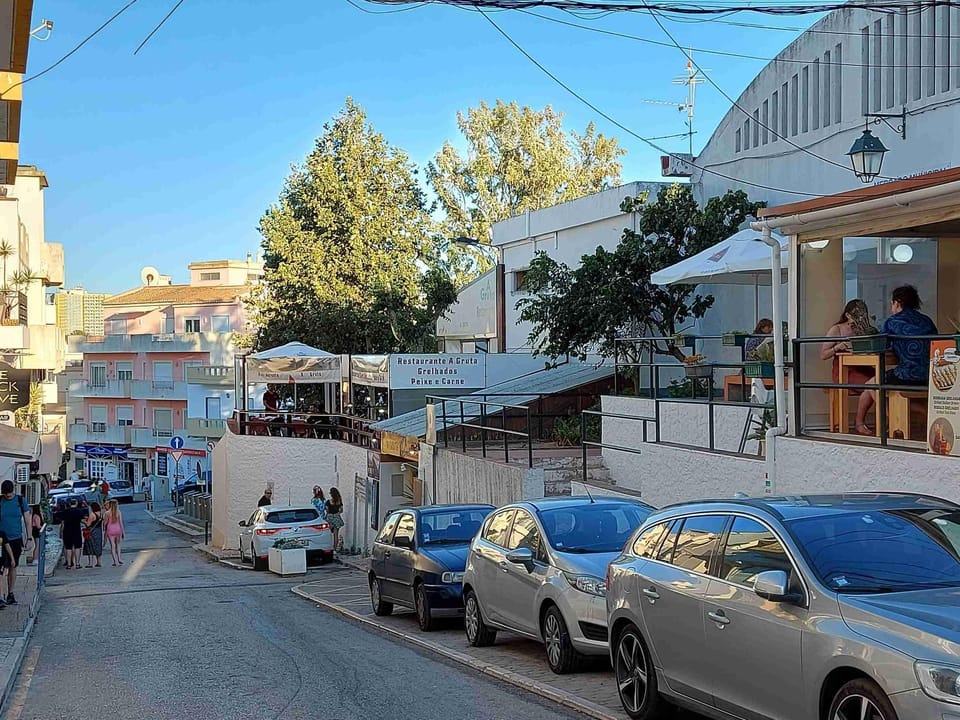 Property building, Neighbourhood