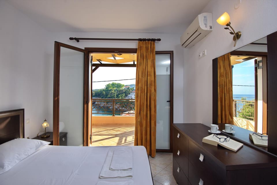 Bedroom, Sea view, bunk bed