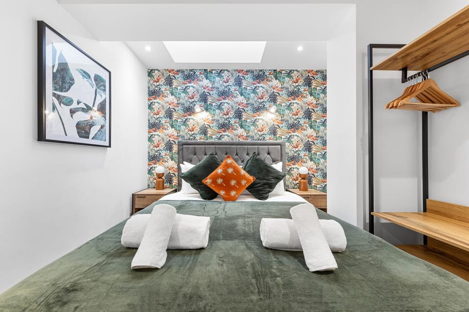 Bed, Photo of the whole room