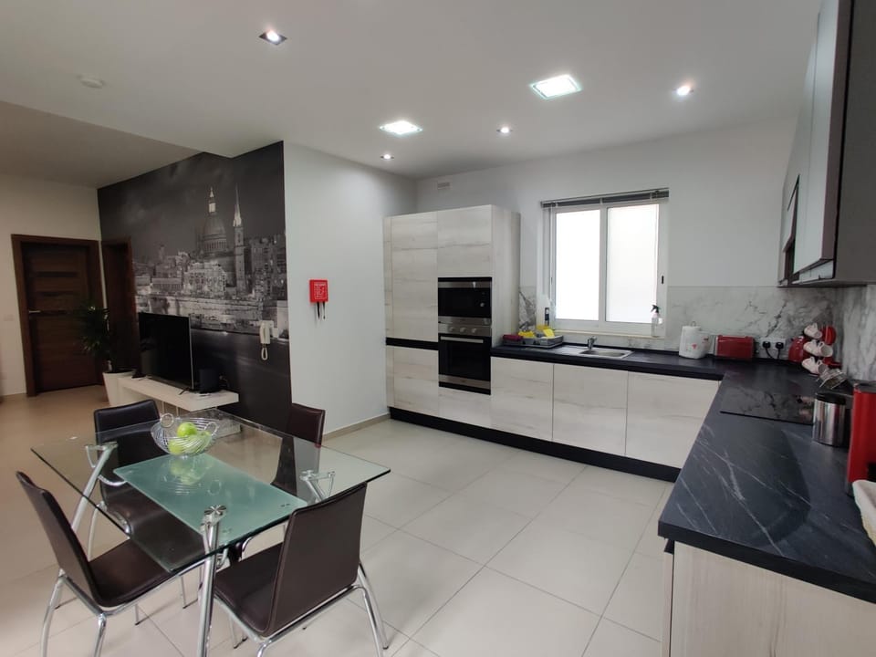 Kitchen or kitchenette, Dining area, dishwasher, minibar, pet friendly, stove