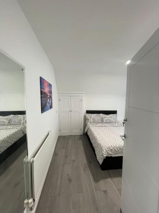 Opal - Executive London Flat Apartment in Croydon