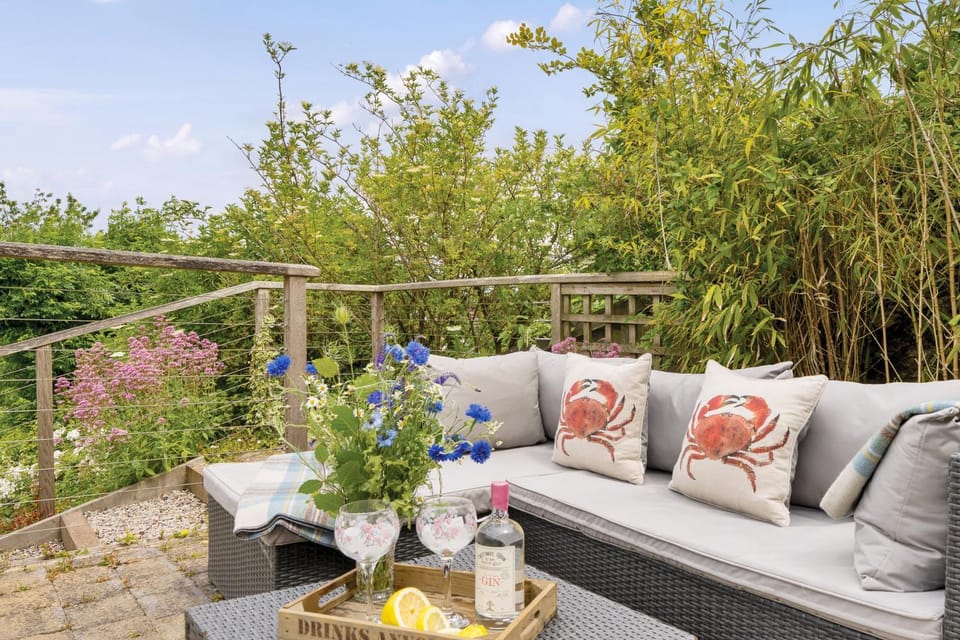 Patio, Day, Summer, Garden, Balcony/Terrace, Seating area, Drinks
