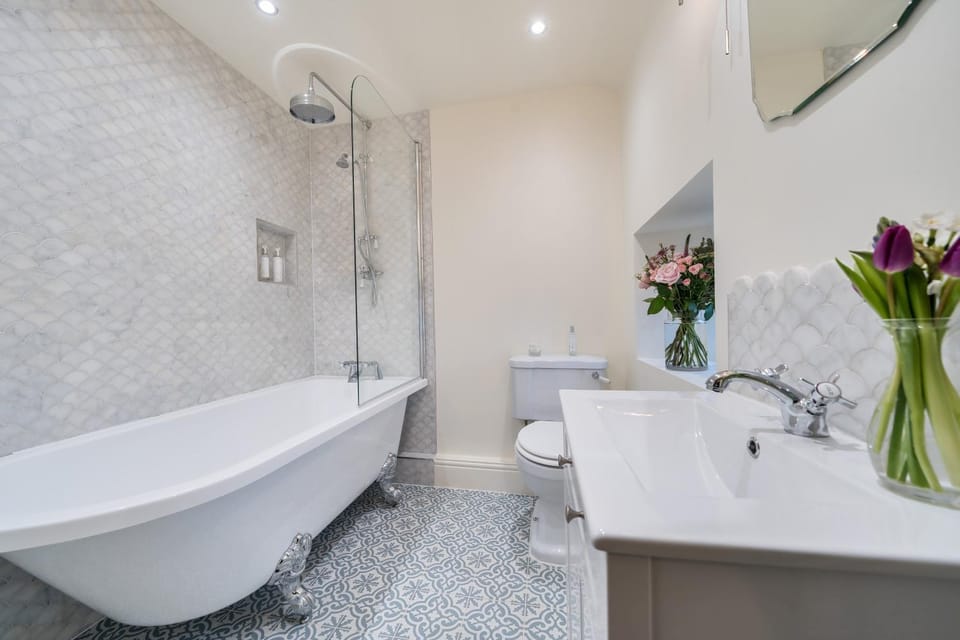 Shower, Toilet, Bathroom, Bath