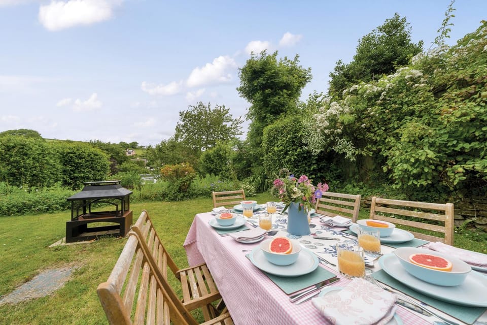Day, Natural landscape, Summer, BBQ facilities, Garden, Food and drinks, Seating area, Dining area, Food, Garden view