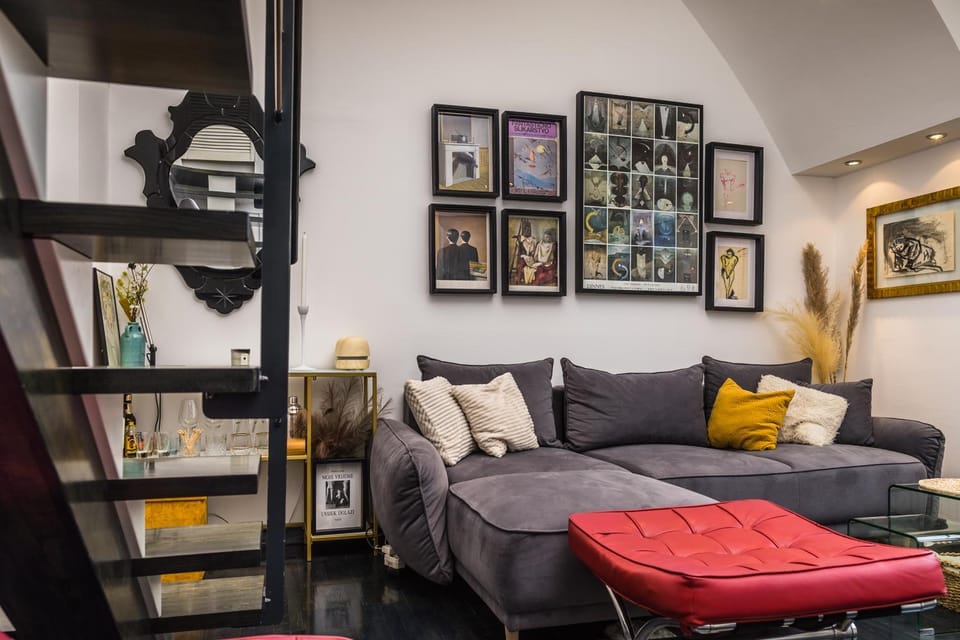 Living room, Decorative detail, Seating area