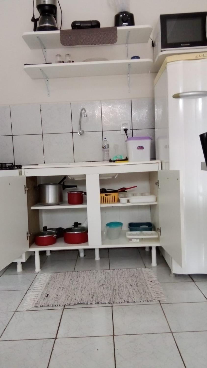 Kitchen or kitchenette, minibar