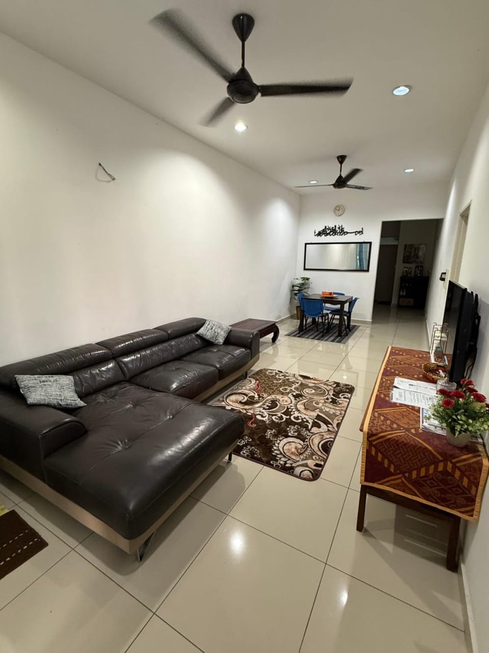 Communal lounge/ TV room, Living room, Seating area, Evening entertainment